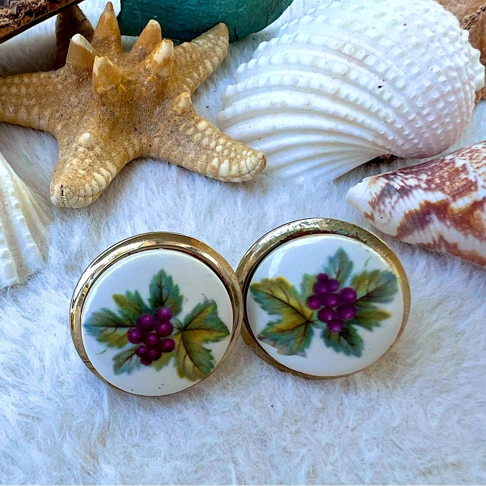 Vintage✨ Porcelain Grape Earrings